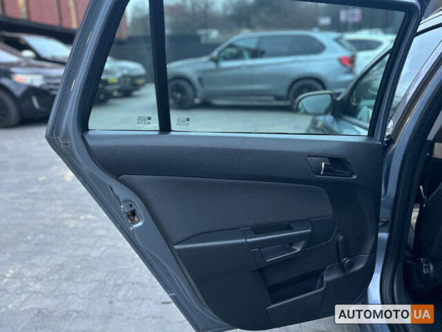 Серый Опель Астра, объемом двигателя 1.7 л и пробегом 321 тыс. км за 6000 $, фото 19 на Automoto.ua