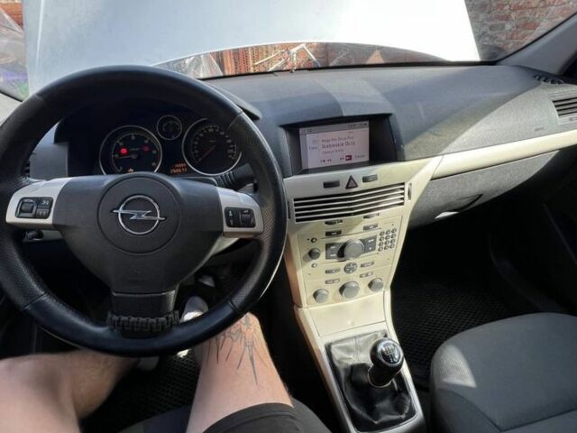 Сірий Опель Астра, об'ємом двигуна 1.9 л та пробігом 253 тис. км за 4400 $, фото 3 на Automoto.ua