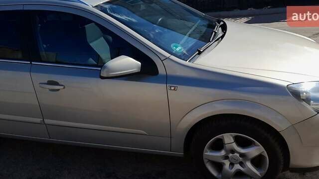 Серый Опель Астра, объемом двигателя 1.6 л и пробегом 186 тыс. км за 6000 $, фото 1 на Automoto.ua