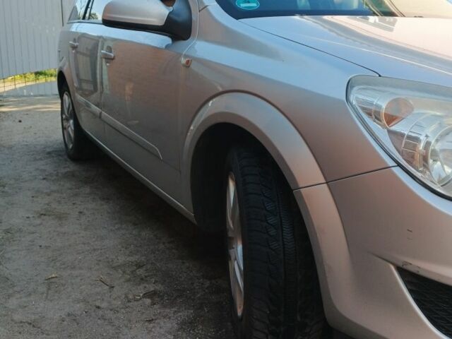 Серый Опель Астра, объемом двигателя 1.2 л и пробегом 300 тыс. км за 4500 $, фото 2 на Automoto.ua