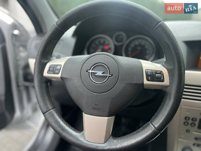 Серый Опель Астра, объемом двигателя 1.36 л и пробегом 270 тыс. км за 3900 $, фото 59 на Automoto.ua