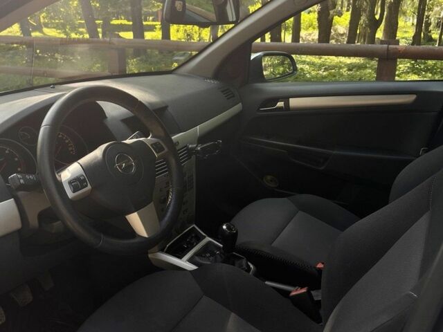 Серый Опель Астра, объемом двигателя 1.2 л и пробегом 215 тыс. км за 4700 $, фото 7 на Automoto.ua