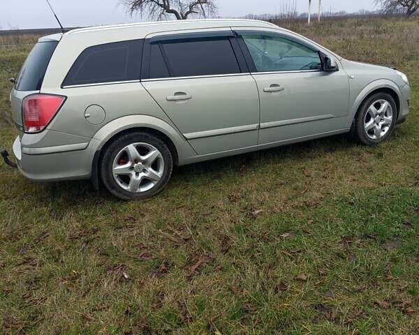 Серый Опель Астра, объемом двигателя 1.6 л и пробегом 306 тыс. км за 5500 $, фото 2 на Automoto.ua