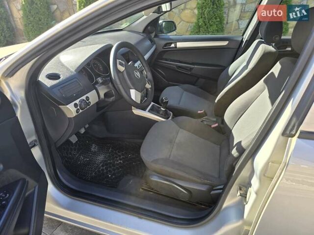 Серый Опель Астра, объемом двигателя 1.3 л и пробегом 238 тыс. км за 4800 $, фото 1 на Automoto.ua