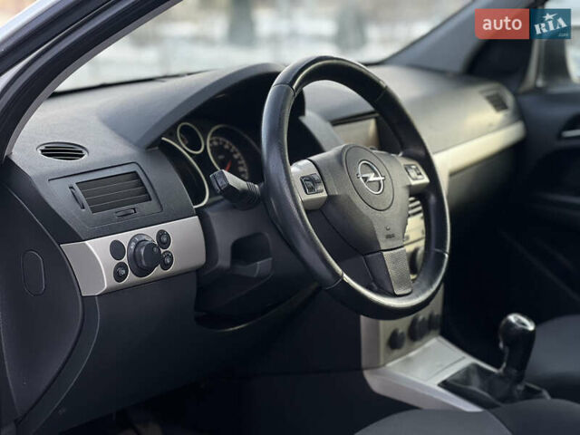 Серый Опель Астра, объемом двигателя 1.9 л и пробегом 263 тыс. км за 4250 $, фото 10 на Automoto.ua