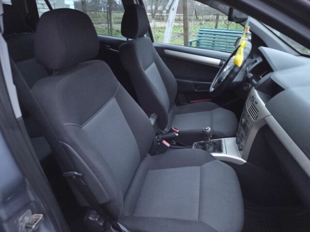 Серый Опель Астра, объемом двигателя 1.6 л и пробегом 237 тыс. км за 4500 $, фото 2 на Automoto.ua