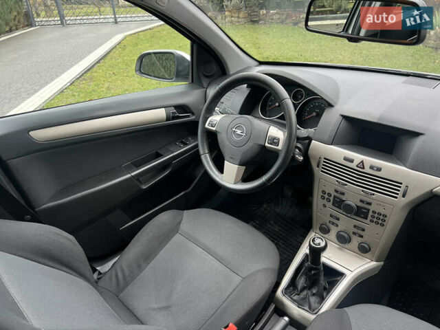 Серый Опель Астра, объемом двигателя 1.36 л и пробегом 270 тыс. км за 3900 $, фото 90 на Automoto.ua