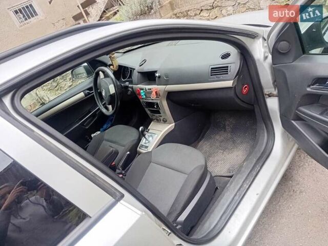 Серый Опель Астра, объемом двигателя 1.6 л и пробегом 385 тыс. км за 4300 $, фото 8 на Automoto.ua