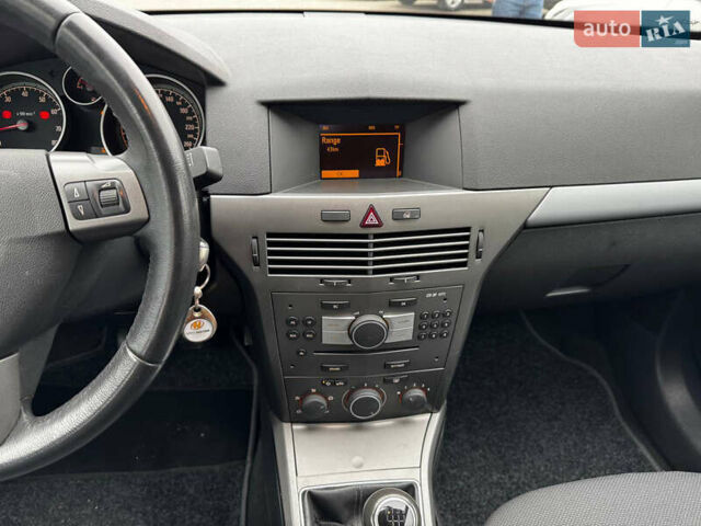 Серый Опель Астра, объемом двигателя 1.6 л и пробегом 190 тыс. км за 5900 $, фото 10 на Automoto.ua