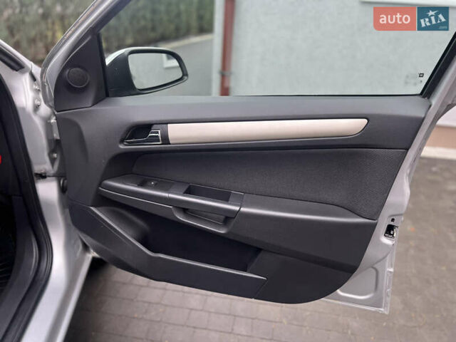 Серый Опель Астра, объемом двигателя 1.36 л и пробегом 270 тыс. км за 3900 $, фото 36 на Automoto.ua