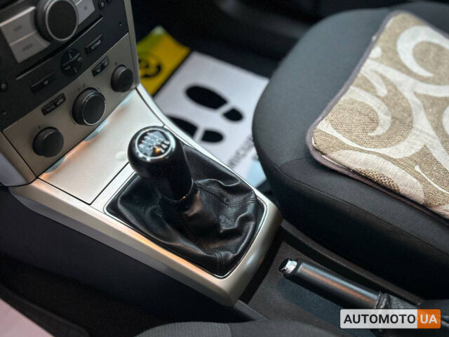 Серый Опель Астра, объемом двигателя 1.7 л и пробегом 321 тыс. км за 6000 $, фото 15 на Automoto.ua