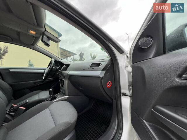 Сірий Опель Астра, об'ємом двигуна 1.4 л та пробігом 182 тис. км за 4400 $, фото 71 на Automoto.ua