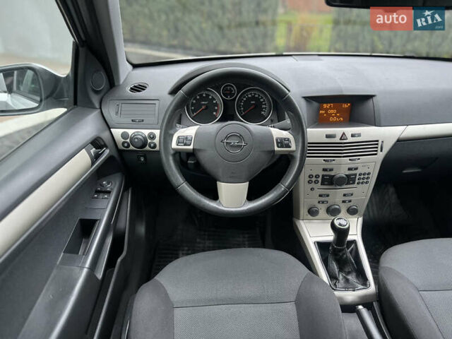 Серый Опель Астра, объемом двигателя 1.36 л и пробегом 270 тыс. км за 3900 $, фото 132 на Automoto.ua