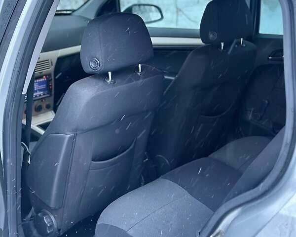 Серый Опель Астра, объемом двигателя 1.6 л и пробегом 160 тыс. км за 4999 $, фото 24 на Automoto.ua