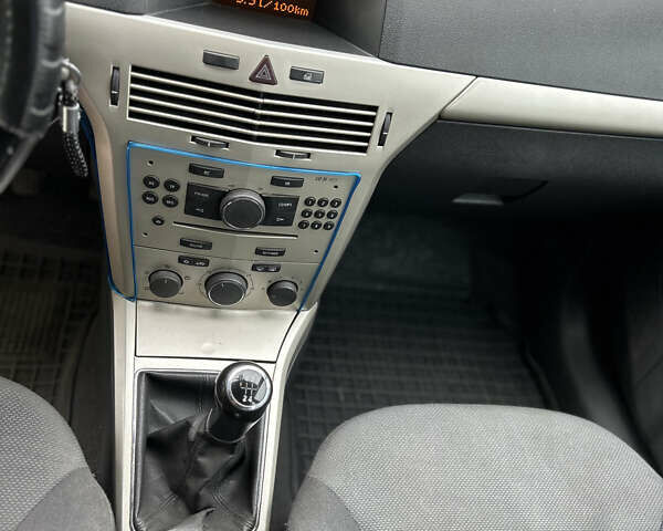 Серый Опель Астра, объемом двигателя 1.6 л и пробегом 250 тыс. км за 5350 $, фото 18 на Automoto.ua