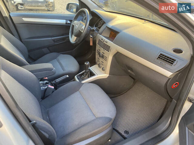 Серый Опель Астра, объемом двигателя 1.6 л и пробегом 210 тыс. км за 4699 $, фото 9 на Automoto.ua