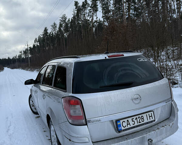 Серый Опель Астра, объемом двигателя 1.9 л и пробегом 428 тыс. км за 5800 $, фото 5 на Automoto.ua