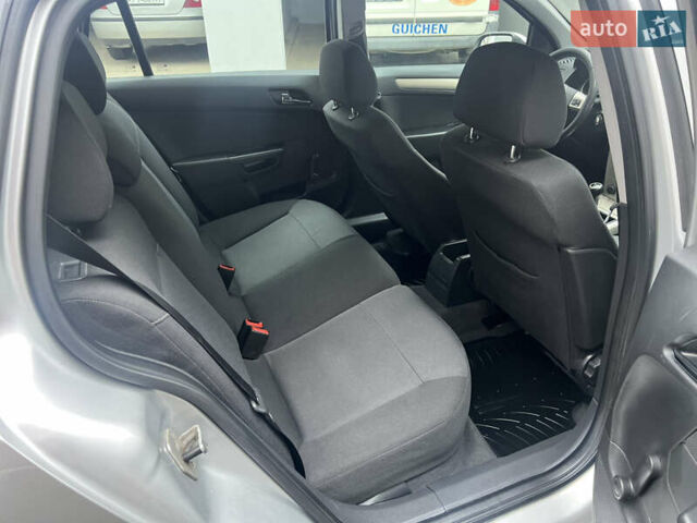 Серый Опель Астра, объемом двигателя 1.36 л и пробегом 270 тыс. км за 3900 $, фото 38 на Automoto.ua