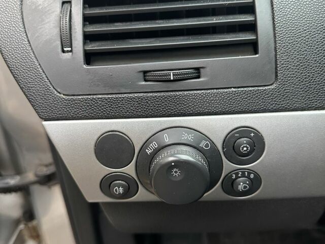 Серый Опель Астра, объемом двигателя 1.7 л и пробегом 285 тыс. км за 4200 $, фото 6 на Automoto.ua