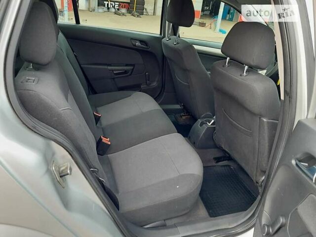 Серый Опель Астра, объемом двигателя 1.7 л и пробегом 227 тыс. км за 5000 $, фото 6 на Automoto.ua