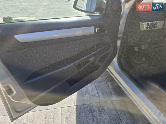 Серый Опель Астра, объемом двигателя 1.3 л и пробегом 238 тыс. км за 4800 $, фото 7 на Automoto.ua