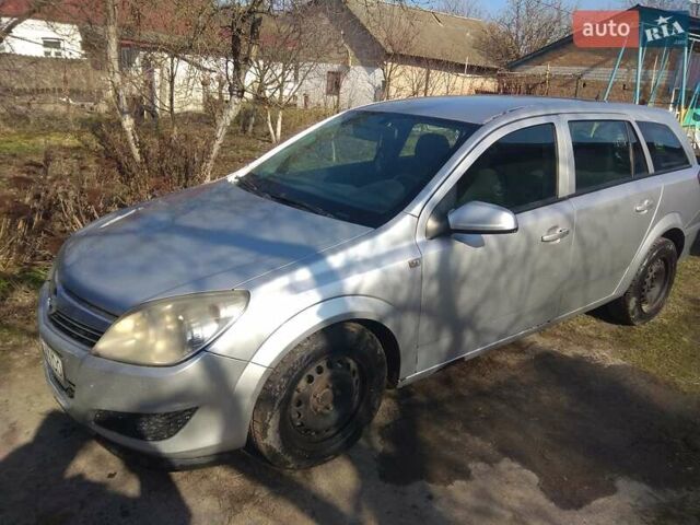 Серый Опель Астра, объемом двигателя 1.3 л и пробегом 277 тыс. км за 4500 $, фото 2 на Automoto.ua