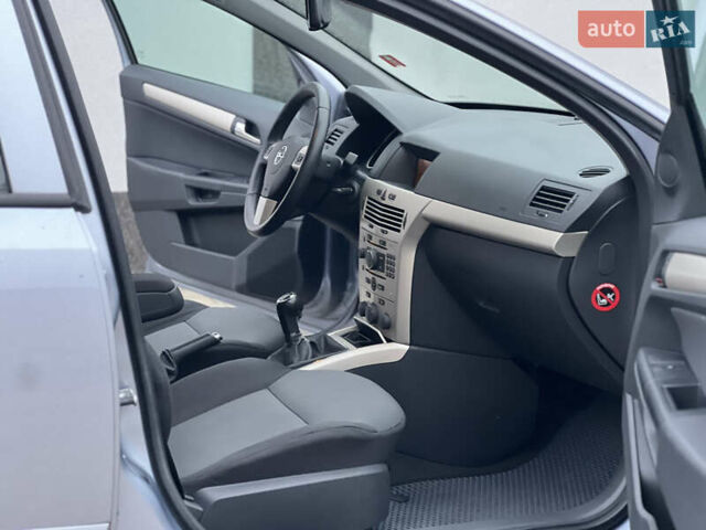 Сірий Опель Астра, об'ємом двигуна 1.7 л та пробігом 240 тис. км за 5199 $, фото 36 на Automoto.ua