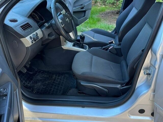 Сірий Опель Астра, об'ємом двигуна 1.7 л та пробігом 305 тис. км за 3999 $, фото 16 на Automoto.ua