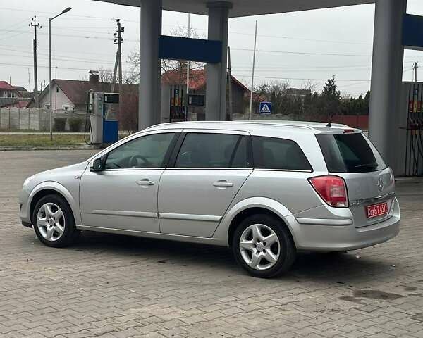 Серый Опель Астра, объемом двигателя 1.6 л и пробегом 160 тыс. км за 5400 $, фото 11 на Automoto.ua