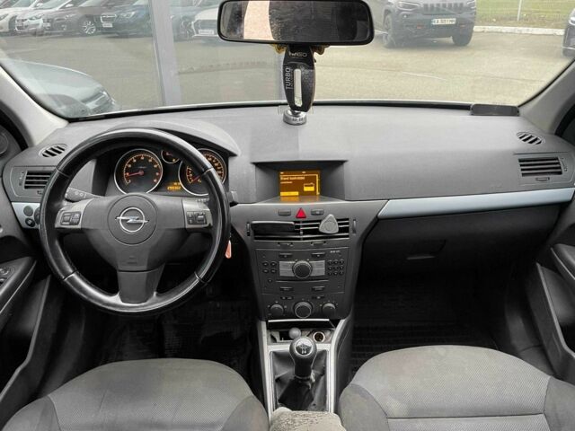 Серый Опель Астра, объемом двигателя 1.6 л и пробегом 299 тыс. км за 4790 $, фото 12 на Automoto.ua