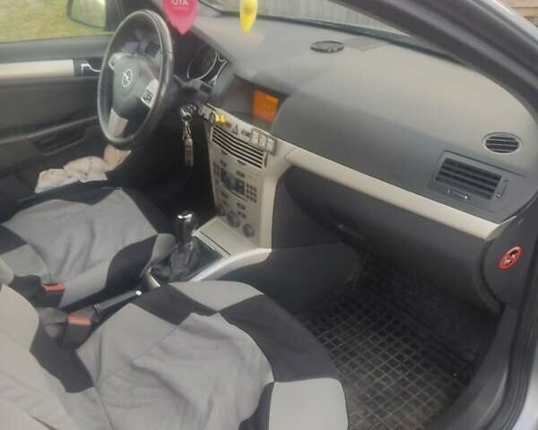 Серый Опель Астра, объемом двигателя 1.3 л и пробегом 280 тыс. км за 4000 $, фото 6 на Automoto.ua