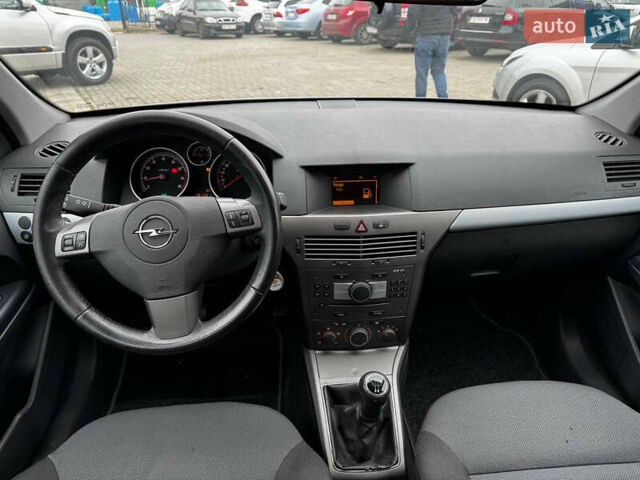 Серый Опель Астра, объемом двигателя 1.6 л и пробегом 190 тыс. км за 5900 $, фото 9 на Automoto.ua
