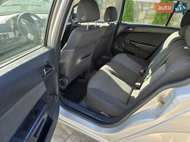 Серый Опель Астра, объемом двигателя 1.3 л и пробегом 238 тыс. км за 4800 $, фото 14 на Automoto.ua