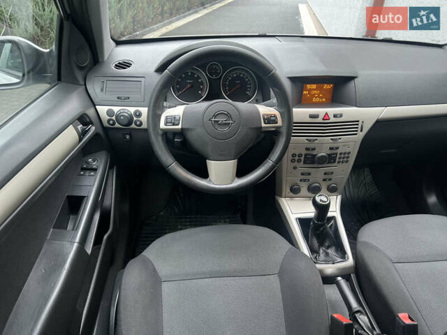 Серый Опель Астра, объемом двигателя 1.36 л и пробегом 270 тыс. км за 3900 $, фото 39 на Automoto.ua