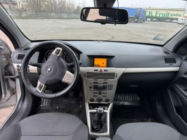 Серый Опель Астра, объемом двигателя 1.9 л и пробегом 300 тыс. км за 2500 $, фото 3 на Automoto.ua