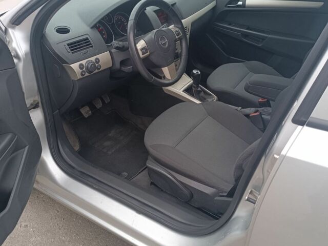 Серый Опель Астра, объемом двигателя 1.6 л и пробегом 226 тыс. км за 5400 $, фото 8 на Automoto.ua