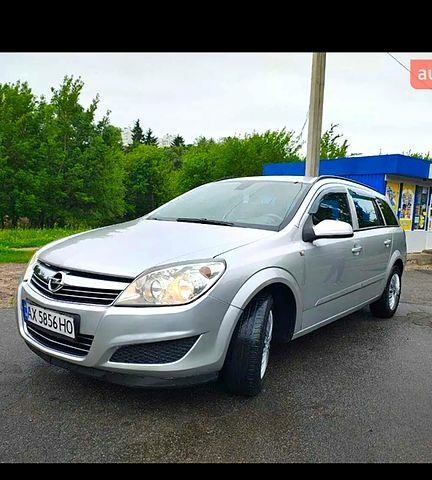 Серый Опель Астра, объемом двигателя 1.4 л и пробегом 33000 тыс. км за 4600 $, фото 7 на Automoto.ua