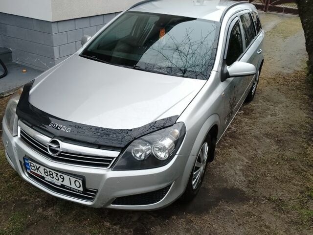 Серый Опель Астра, объемом двигателя 1.2 л и пробегом 306 тыс. км за 3600 $, фото 3 на Automoto.ua