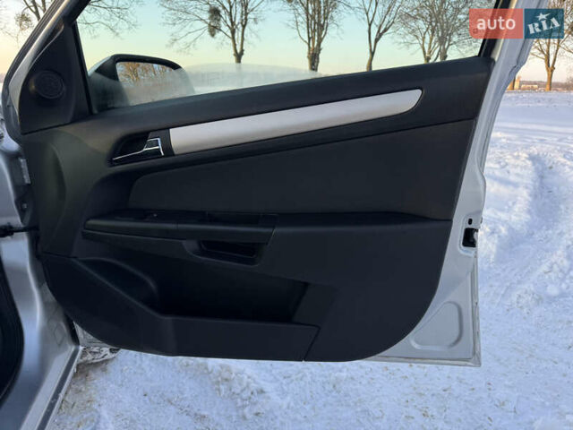 Сірий Опель Астра, об'ємом двигуна 1.6 л та пробігом 215 тис. км за 4950 $, фото 24 на Automoto.ua