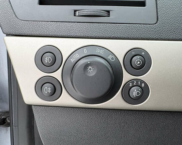 Серый Опель Астра, объемом двигателя 1.6 л и пробегом 203 тыс. км за 5499 $, фото 23 на Automoto.ua