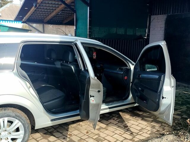 Серый Опель Астра, объемом двигателя 1.6 л и пробегом 250 тыс. км за 5500 $, фото 2 на Automoto.ua