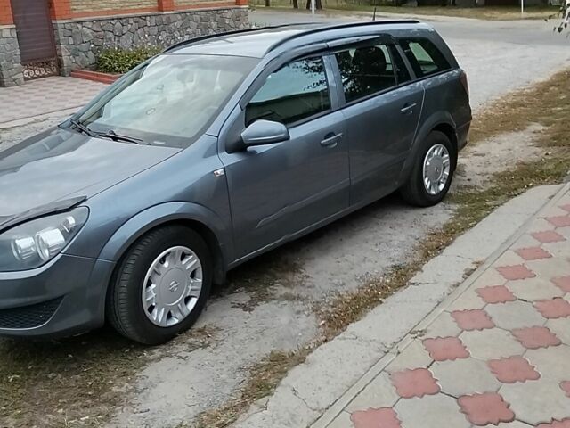 Серый Опель Астра, объемом двигателя 0 л и пробегом 310 тыс. км за 4000 $, фото 5 на Automoto.ua