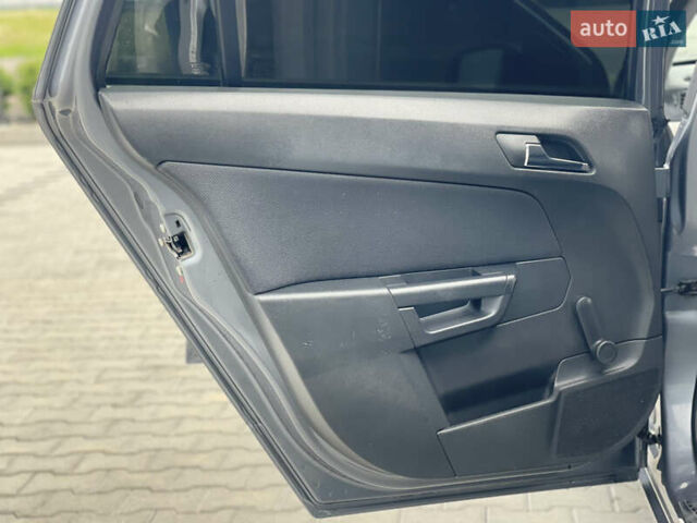 Серый Опель Астра, объемом двигателя 1.9 л и пробегом 203 тыс. км за 5800 $, фото 23 на Automoto.ua