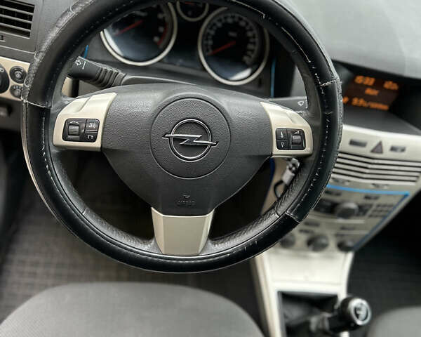 Серый Опель Астра, объемом двигателя 1.6 л и пробегом 250 тыс. км за 5350 $, фото 16 на Automoto.ua