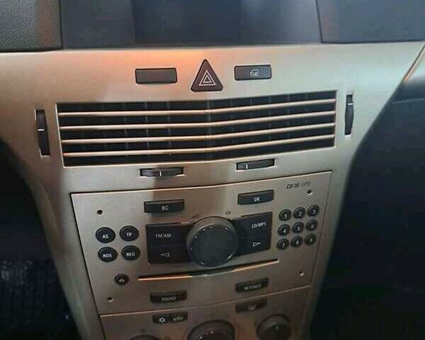 Серый Опель Астра, объемом двигателя 1.91 л и пробегом 291 тыс. км за 5800 $, фото 7 на Automoto.ua