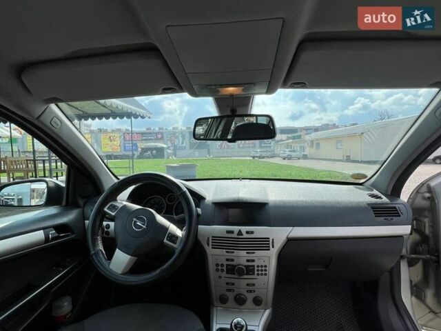 Серый Опель Астра, объемом двигателя 1.6 л и пробегом 242 тыс. км за 5600 $, фото 5 на Automoto.ua