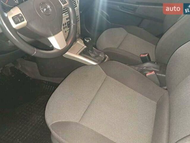 Серый Опель Астра, объемом двигателя 1.91 л и пробегом 291 тыс. км за 5800 $, фото 8 на Automoto.ua