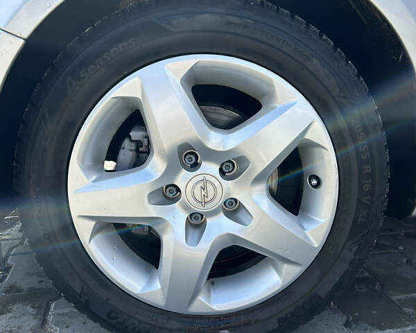 Серый Опель Астра, объемом двигателя 1.6 л и пробегом 194 тыс. км за 5500 $, фото 4 на Automoto.ua