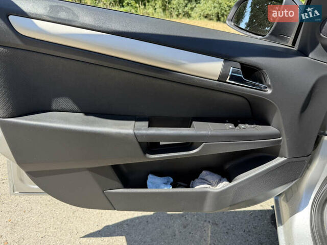 Серый Опель Астра, объемом двигателя 1.6 л и пробегом 227 тыс. км за 4650 $, фото 25 на Automoto.ua