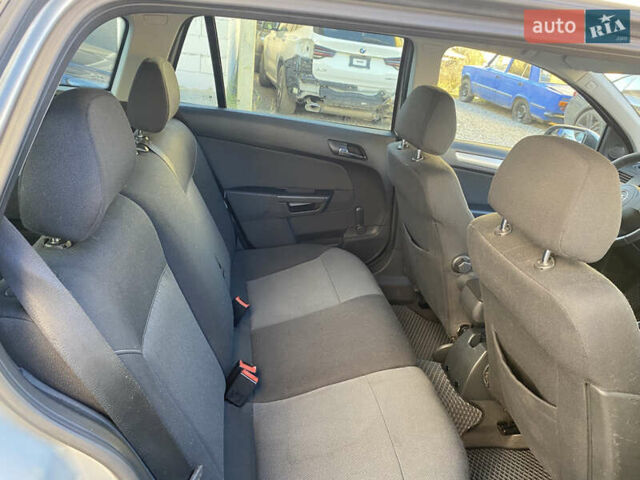 Серый Опель Астра, объемом двигателя 1.6 л и пробегом 210 тыс. км за 4699 $, фото 11 на Automoto.ua